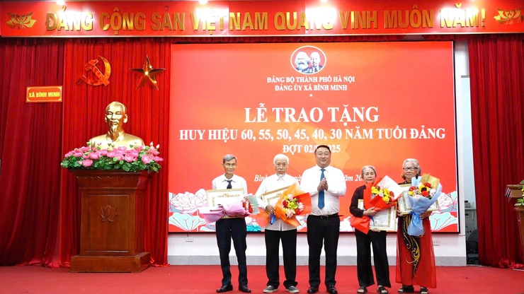 Xã Bình Minh: 42 đảng viên được trao tặng huy hiệu Đảng đợt 2/9/2025- Ảnh 5.