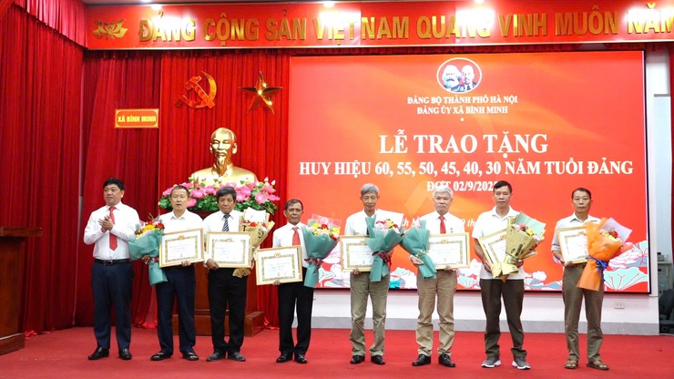Xã Bình Minh: 42 đảng viên được trao tặng huy hiệu Đảng đợt 2/9/2025- Ảnh 7.