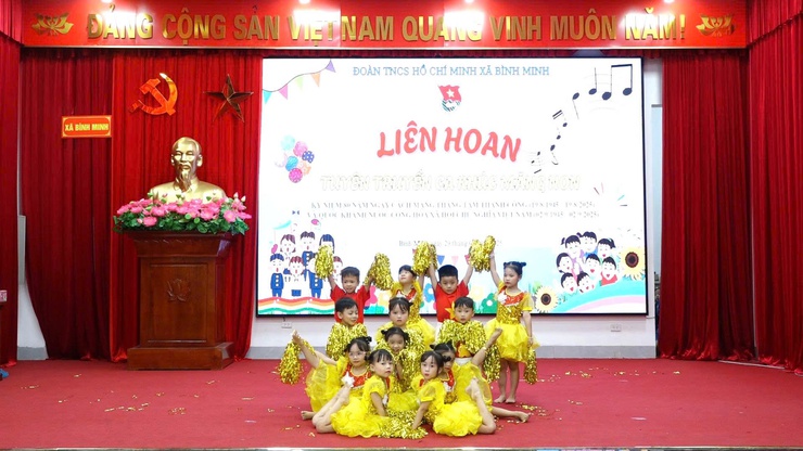 Đoàn TNCS Hồ Chí Minh xã Bình Minh tổ chức hội nghị tổng kết Chiến dịch Thanh niên tình nguyện hè 2025, Liên hoan tuyên truyền ca khúc măng non và trao giải cuộc thi vẽ tranh “Em yêu Hà Nội – Rạng rỡ Bình Minh”- Ảnh 4.