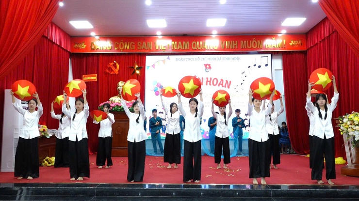 Đoàn TNCS Hồ Chí Minh xã Bình Minh tổ chức hội nghị tổng kết Chiến dịch Thanh niên tình nguyện hè 2025, Liên hoan tuyên truyền ca khúc măng non và trao giải cuộc thi vẽ tranh “Em yêu Hà Nội – Rạng rỡ Bình Minh”- Ảnh 5.