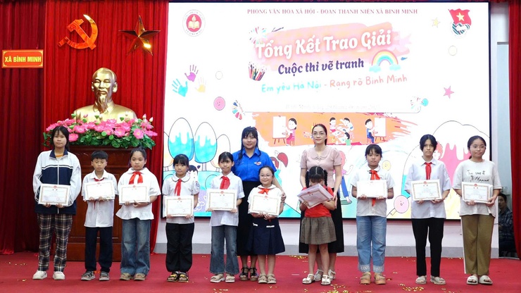 Đoàn TNCS Hồ Chí Minh xã Bình Minh tổ chức hội nghị tổng kết Chiến dịch Thanh niên tình nguyện hè 2025, Liên hoan tuyên truyền ca khúc măng non và trao giải cuộc thi vẽ tranh “Em yêu Hà Nội – Rạng rỡ Bình Minh”- Ảnh 11.