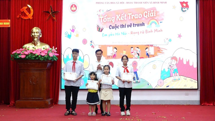 Đoàn TNCS Hồ Chí Minh xã Bình Minh tổ chức hội nghị tổng kết Chiến dịch Thanh niên tình nguyện hè 2025, Liên hoan tuyên truyền ca khúc măng non và trao giải cuộc thi vẽ tranh “Em yêu Hà Nội – Rạng rỡ Bình Minh”- Ảnh 9.