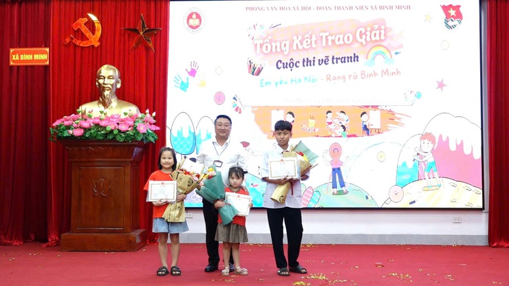 Đoàn TNCS Hồ Chí Minh xã Bình Minh tổ chức hội nghị tổng kết Chiến dịch Thanh niên tình nguyện hè 2025, Liên hoan tuyên truyền ca khúc măng non và trao giải cuộc thi vẽ tranh “Em yêu Hà Nội – Rạng rỡ Bình Minh”- Ảnh 8.