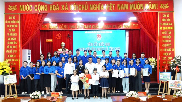 Đoàn TNCS Hồ Chí Minh xã Bình Minh tổ chức hội nghị tổng kết Chiến dịch Thanh niên tình nguyện hè 2025, Liên hoan tuyên truyền ca khúc măng non và trao giải cuộc thi vẽ tranh “Em yêu Hà Nội – Rạng rỡ Bình Minh”- Ảnh 15.