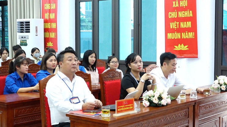 Đoàn TNCS Hồ Chí Minh xã Bình Minh tổ chức hội nghị tổng kết Chiến dịch Thanh niên tình nguyện hè 2025, Liên hoan tuyên truyền ca khúc măng non và trao giải cuộc thi vẽ tranh “Em yêu Hà Nội – Rạng rỡ Bình Minh”- Ảnh 1.