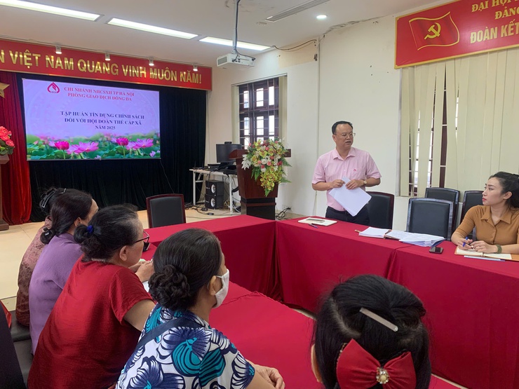Phường Láng  tập huấn tín dụng chính sách đối với cán bộ Hội đoàn thể phường, tổ chức gặp mặt các Tổ Tiết kiệm và vay vốn - Ảnh 2.