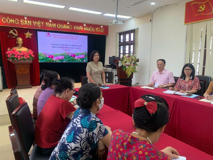 Phường Láng  tập huấn tín dụng chính sách đối với cán bộ Hội đoàn thể phường, tổ chức gặp mặt các Tổ Tiết kiệm và vay vốn - Ảnh 1.