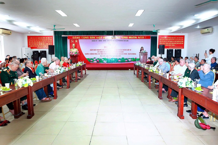 Phường Kim Liên: Hội nghị gặp mặt Người có công với cách mạng và đại diện thân nhân Liệt sĩ nhân dịp kỷ niệm 80 năm Quốc khánh 2/9- Ảnh 1. Phường Kim Liên: Hội nghị gặp mặt Người có công với cách mạng và đại diện thân nhân Liệt sĩ nhân dịp kỷ niệm 80 năm Quốc khánh 2/9- Ảnh 1.
