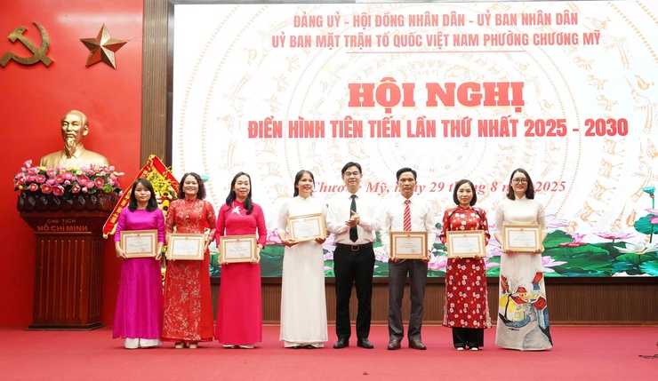 Phường Chương Mỹ tổng kết phong trào thi đua, khen thưởng giai đoạn 2020 – 2025, triển khai nhiệm vụ giai đoạn 2025 – 2030- Ảnh 2.
