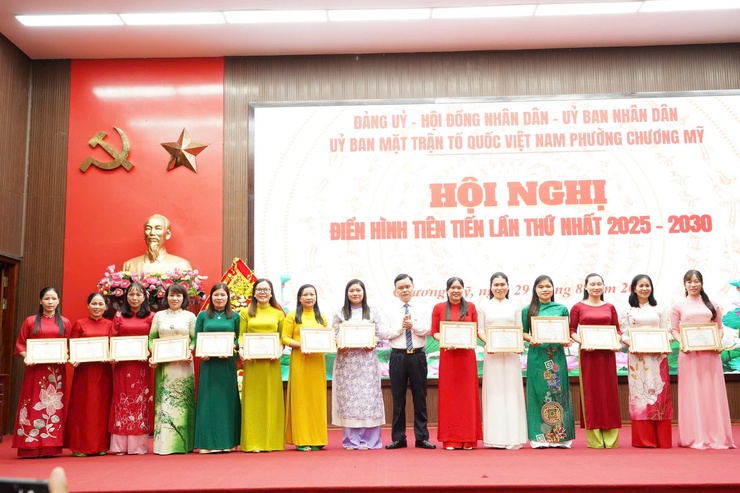 Phường Chương Mỹ tổng kết phong trào thi đua, khen thưởng giai đoạn 2020 – 2025, triển khai nhiệm vụ giai đoạn 2025 – 2030- Ảnh 5.