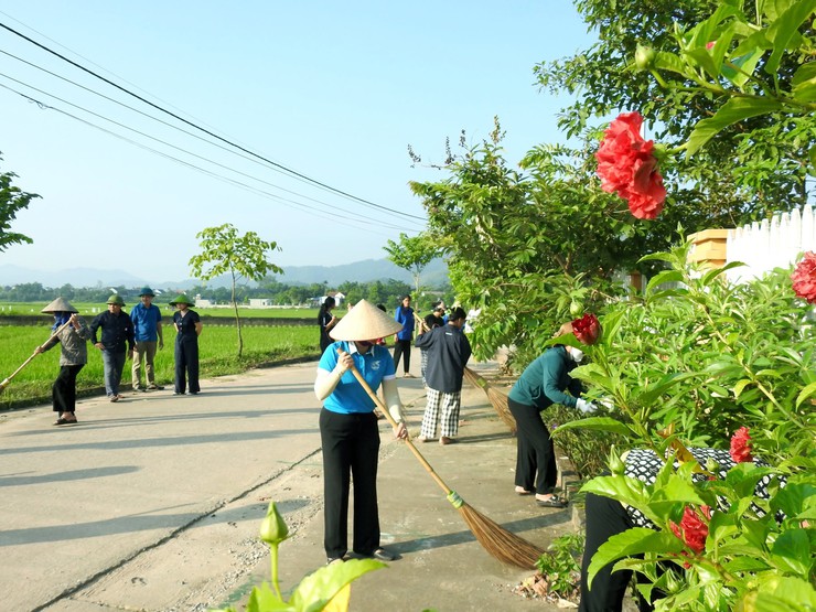 TRUNG GIÃ RA QUÂN TỔNG VỆ SINH MÔI TRƯỜNG  - Ảnh 4.