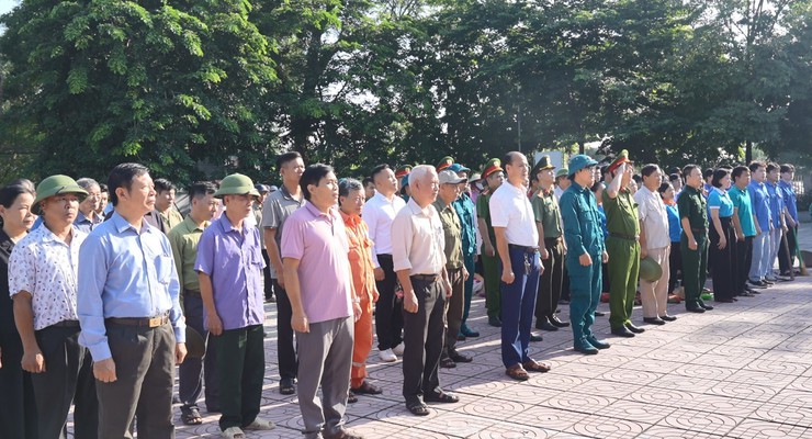 Xã Dương Hoà ra quân tổng vệ sinh môi trường - Ảnh 3.