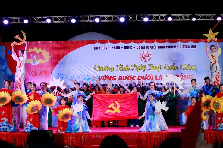 Sôi nổi, ấn tượng chương trình nghệ thuật chào mừng thành công Đại hội đại biểu Đảng bộ phường Dương Nội lần thứ I, nhiệm kỳ 2025-2030- Ảnh 5.
