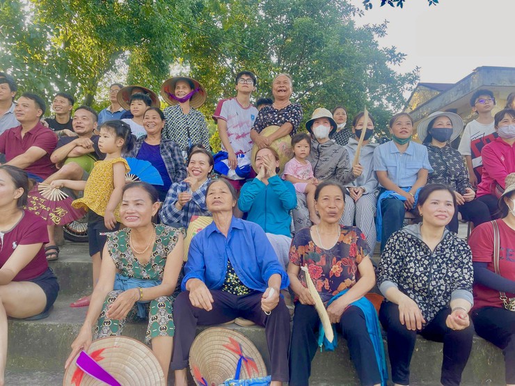 Sôi nổi giao lưu bóng đá nữ chào mừng thành công Đại hội Đảng bộ xã Phúc Thọ lần thứ I- Ảnh 7.