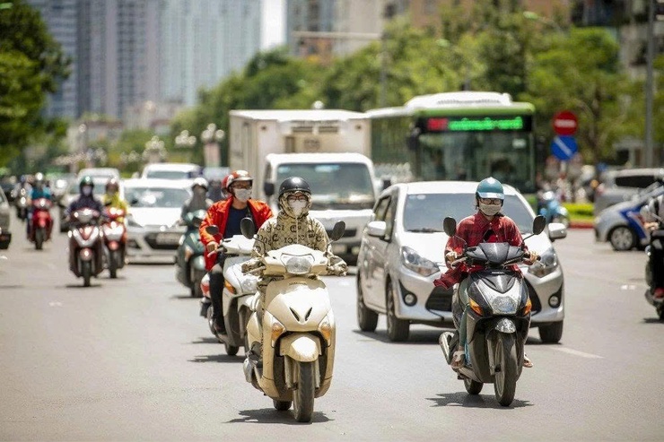 Ngày 03/8, Hà Nội ngày nắng nóng gay gắt, đêm không mưa- Ảnh 1.