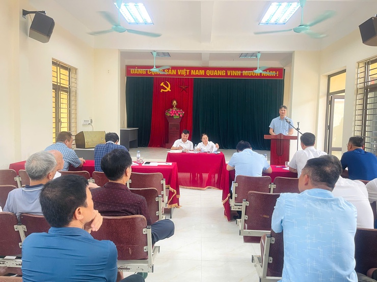 Đồng chí Bí thư Đảng ủy xã Vĩnh Thanh đã tham dự buổi sinh hoạt định kỳ cùng Chi bộ thôn Đông.- Ảnh 8.