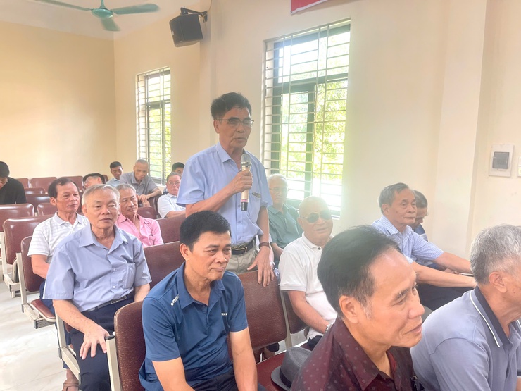 Đồng chí Bí thư Đảng ủy xã Vĩnh Thanh đã tham dự buổi sinh hoạt định kỳ cùng Chi bộ thôn Đông.- Ảnh 5.