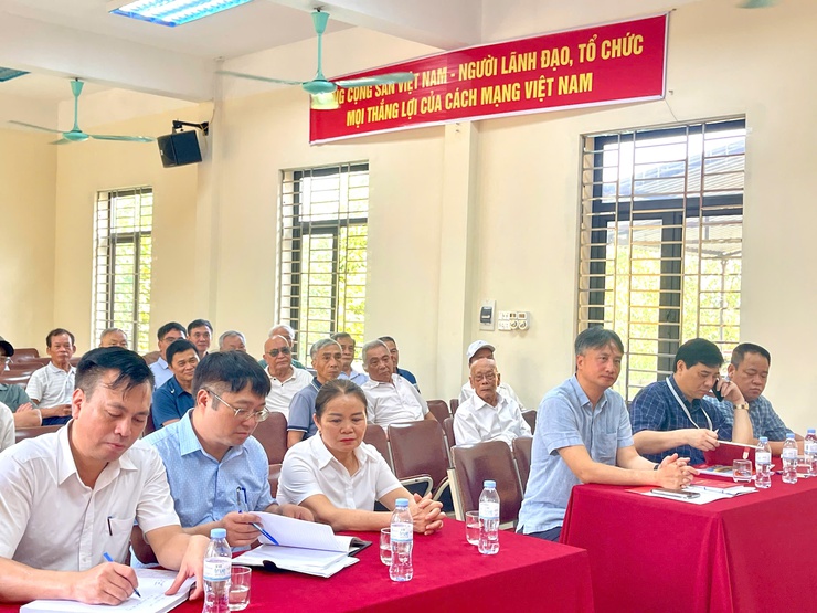 Đồng chí Bí thư Đảng ủy xã Vĩnh Thanh đã tham dự buổi sinh hoạt định kỳ cùng Chi bộ thôn Đông.- Ảnh 2.