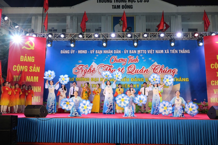 Sôi nổi đêm giao lưu văn nghệ quần chúng chào mừng Đại hội đại biểu Đảng bộ xã Tiến Thắng lần thứ I, nhiệm kỳ 2025 – 2030- Ảnh 3.
