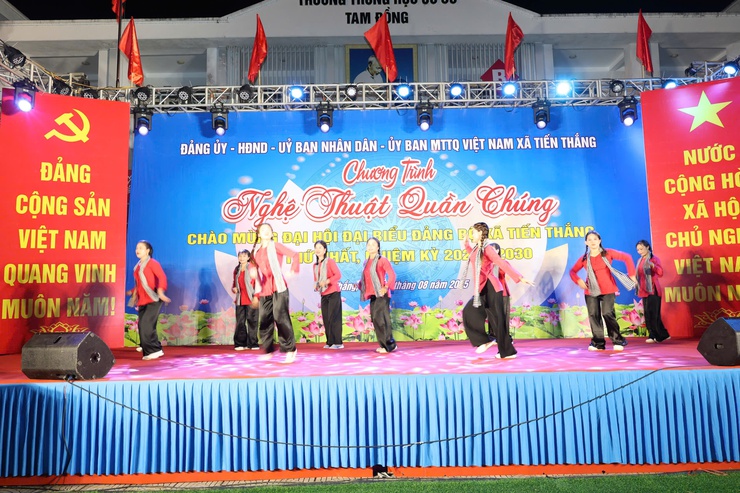 Sôi nổi đêm giao lưu văn nghệ quần chúng chào mừng Đại hội đại biểu Đảng bộ xã Tiến Thắng lần thứ I, nhiệm kỳ 2025 – 2030- Ảnh 10.