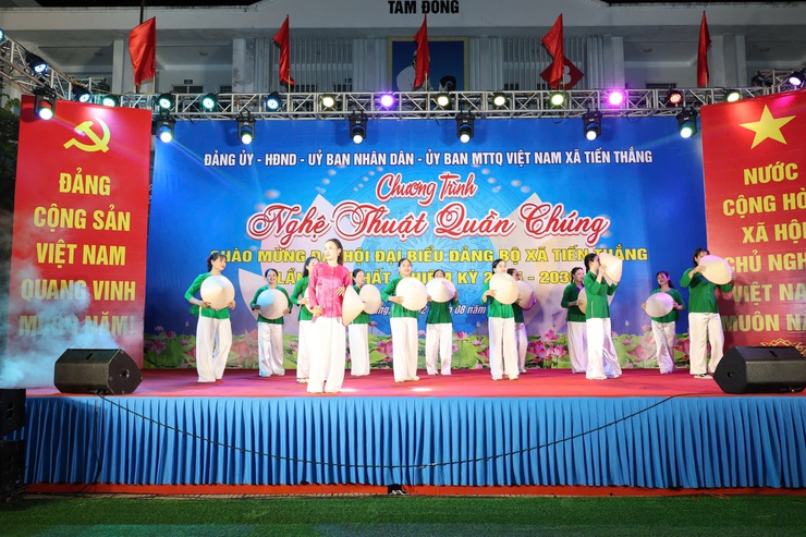 Sôi nổi đêm giao lưu văn nghệ quần chúng chào mừng Đại hội đại biểu Đảng bộ xã Tiến Thắng lần thứ I, nhiệm kỳ 2025 – 2030- Ảnh 7.