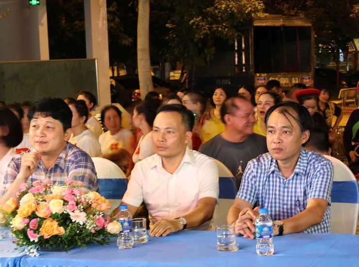 Sôi nổi đêm giao lưu văn nghệ quần chúng chào mừng Đại hội đại biểu Đảng bộ xã Tiến Thắng lần thứ I, nhiệm kỳ 2025 – 2030- Ảnh 1.