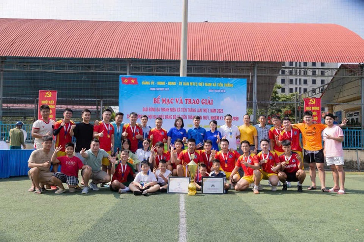 Đội bóng Làng Văn xuất sắc giành chức vô địch Giải bóng đá thanh niên xã Tiến Thắng- Ảnh 8.
