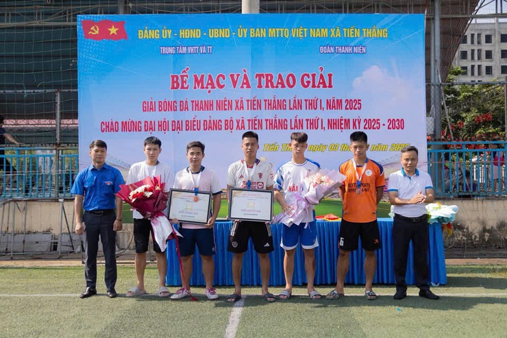 Đội bóng Làng Văn xuất sắc giành chức vô địch Giải bóng đá thanh niên xã Tiến Thắng- Ảnh 3.