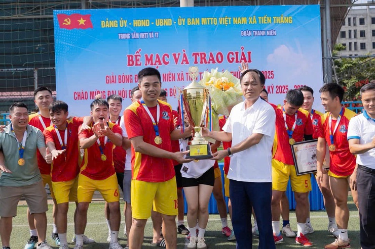 Đội bóng Làng Văn xuất sắc giành chức vô địch Giải bóng đá thanh niên xã Tiến Thắng- Ảnh 6.