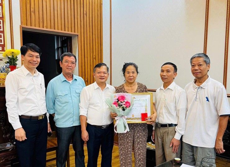55 ĐẢNG VIÊN ĐẢNG BỘ XÃ NỘI BÀI ĐƯỢC TRAO TẶNG, TRUY TẶNG HUY HIỆU ĐẢNG ĐỢT 2/9- Ảnh 10.