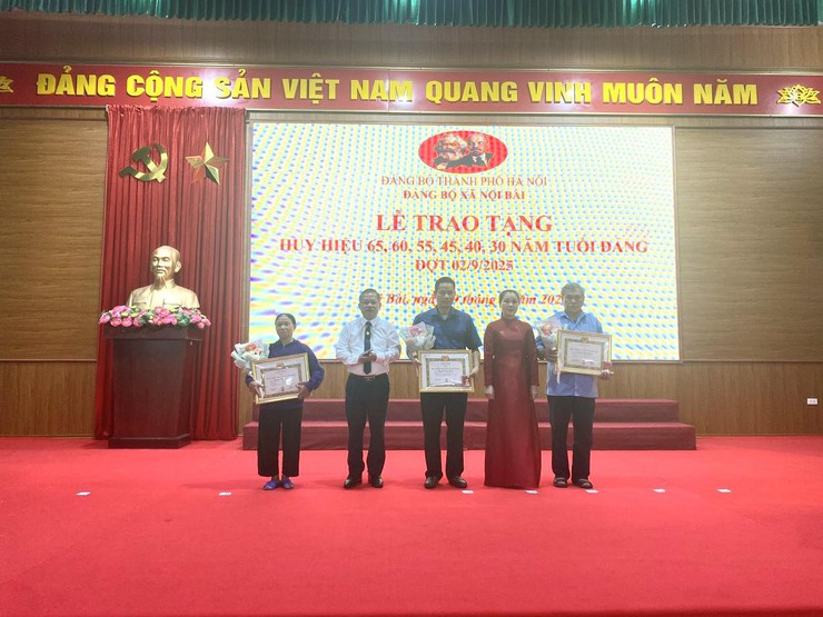 55 ĐẢNG VIÊN ĐẢNG BỘ XÃ NỘI BÀI ĐƯỢC TRAO TẶNG, TRUY TẶNG HUY HIỆU ĐẢNG ĐỢT 2/9- Ảnh 3.