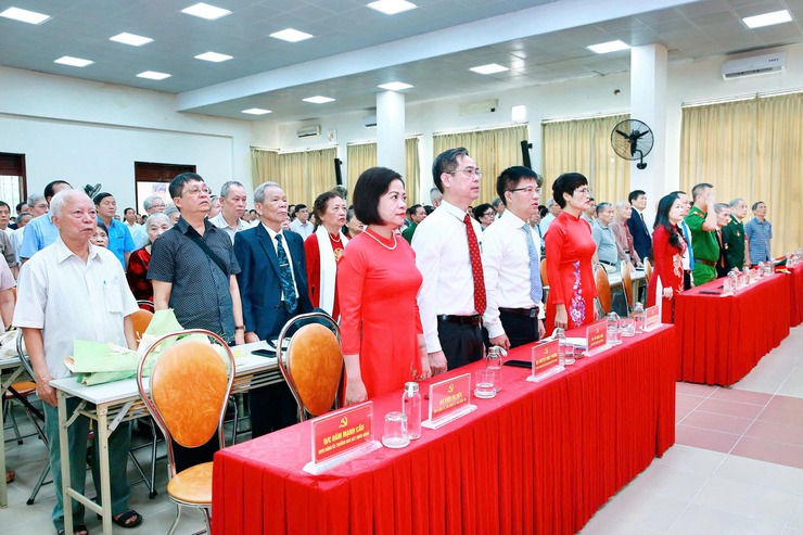 Đảng bộ phường Kim Liên có 202 đồng chí nhận Huy hiệu Đảng đợt 2-9- Ảnh 5.