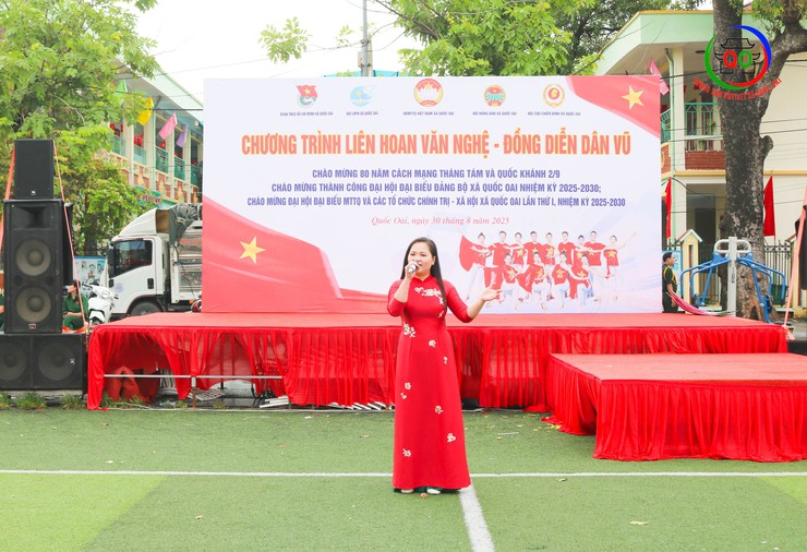 UB MTTQ và  các tổ chức chính trị - xã hội xã  Quốc Oai tổ chức phối hợp tổ chức Chương trình liên hoan văn nghệ quần chúng và Đồng diễn Dân vũ với chủ đề “ Phụ nữ Quốc Oai khoẻ đẹp – duyên dáng” năm 2025- Ảnh 14.