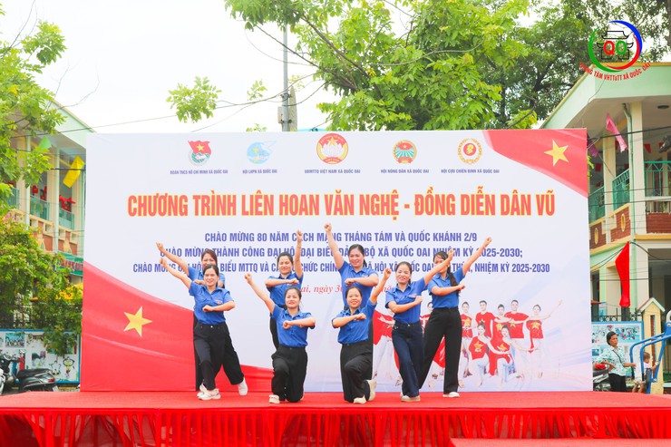 UB MTTQ và  các tổ chức chính trị - xã hội xã  Quốc Oai tổ chức phối hợp tổ chức Chương trình liên hoan văn nghệ quần chúng và Đồng diễn Dân vũ với chủ đề “ Phụ nữ Quốc Oai khoẻ đẹp – duyên dáng” năm 2025- Ảnh 15.