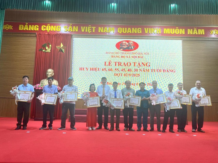 55 ĐẢNG VIÊN ĐẢNG BỘ XÃ NỘI BÀI ĐƯỢC TRAO TẶNG, TRUY TẶNG HUY HIỆU ĐẢNG ĐỢT 2/9- Ảnh 6.