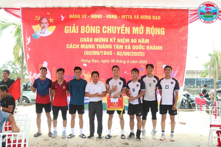 Giải Bóng Chuyền da Mở Rộng Mừng Kỷ Niệm 80 Năm Cách Mạng Tháng Tám và Quốc Khánh 2/9: Một Ngày Hội Thể Thao Đặc Sắc Tại Thôn Độ Chàng- Ảnh 6.