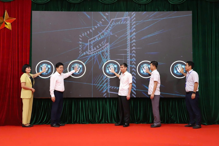 Hội nghị ra mắt trang Fanpage “Hồng Vân ngày mới”, triển khai kế hoạch học tập quán triệt, tuyên truyền và triển khai thực hiện Nghị quyết Đại hội đại biểu Đảng bộ xã lần thứ I, nhiệm kỳ 2025-2030.- Ảnh 1.