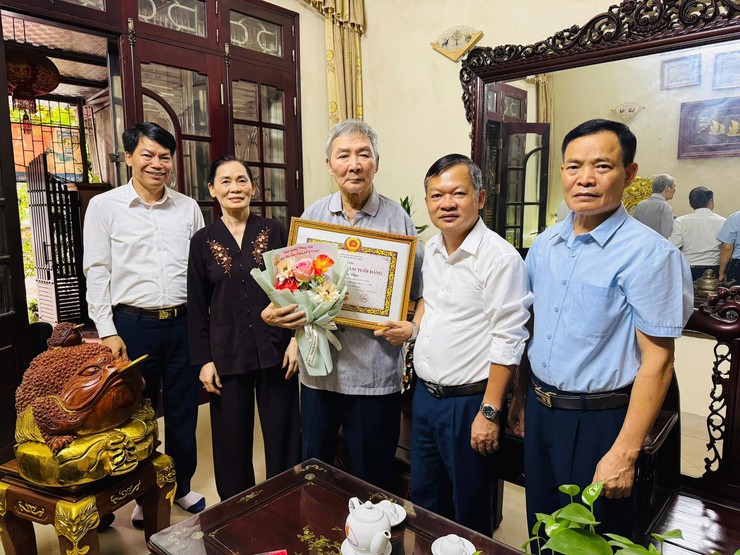 55 ĐẢNG VIÊN ĐẢNG BỘ XÃ NỘI BÀI ĐƯỢC TRAO TẶNG, TRUY TẶNG HUY HIỆU ĐẢNG ĐỢT 2/9- Ảnh 9.