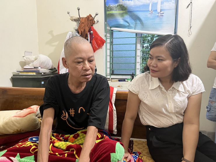 Lãnh đạo Mặt trận Tổ quốc Việt Nam xã Nội Bài tặng quà 08 hội viên tiêu biểu và có hoàn cảnh khó khăn- Ảnh 4.