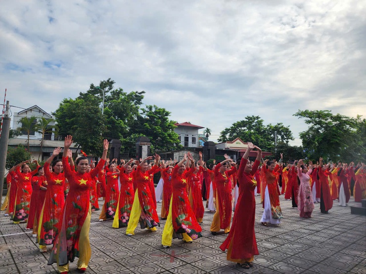 Hội Liên hiệp Phụ nữ xã Phúc Sơn tổ chức chương trình đồng diễn dân vũ- Ảnh 1.