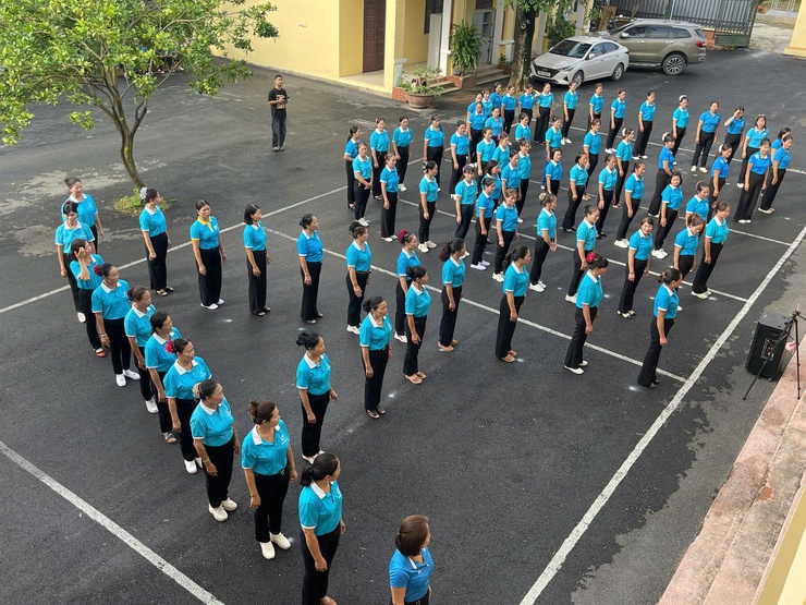 Phụ nữ Hoà Xá đồng diễn dân vũ mừng Quốc khánh 2/9- Ảnh 8.