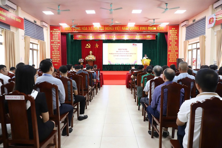 Hội nghị ra mắt trang Fanpage “Hồng Vân ngày mới”, triển khai kế hoạch học tập quán triệt, tuyên truyền và triển khai thực hiện Nghị quyết Đại hội đại biểu Đảng bộ xã lần thứ I, nhiệm kỳ 2025-2030.- Ảnh 3.
