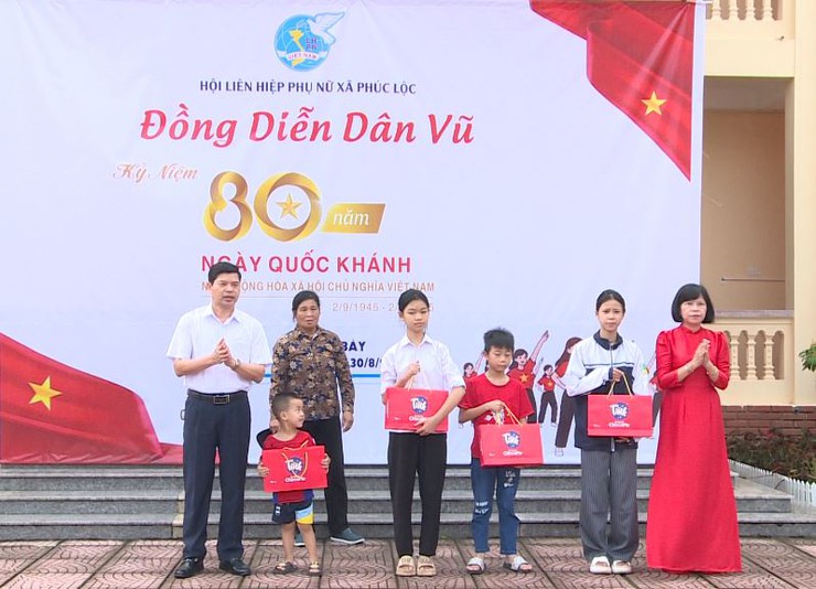 Phúc Lộc: Sôi động chương trình đồng diễn dân vũ kỷ niệm 80 năm Quốc khánh nước Cộng hoà xã hội chủ nghĩa Việt Nam (2/9/1945 - 2/9/2025)- Ảnh 3.