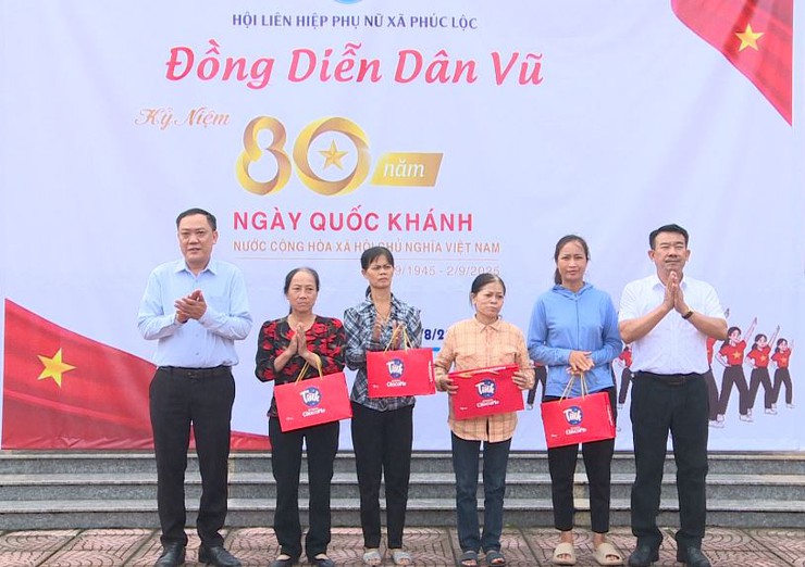 Phúc Lộc: Sôi động chương trình đồng diễn dân vũ kỷ niệm 80 năm Quốc khánh nước Cộng hoà xã hội chủ nghĩa Việt Nam (2/9/1945 - 2/9/2025)- Ảnh 4.