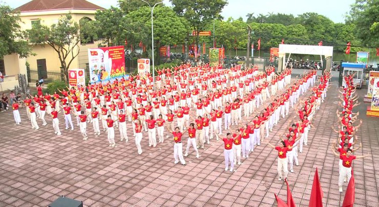 Phúc Lộc: Sôi động chương trình đồng diễn dân vũ kỷ niệm 80 năm Quốc khánh nước Cộng hoà xã hội chủ nghĩa Việt Nam (2/9/1945 - 2/9/2025)- Ảnh 9.