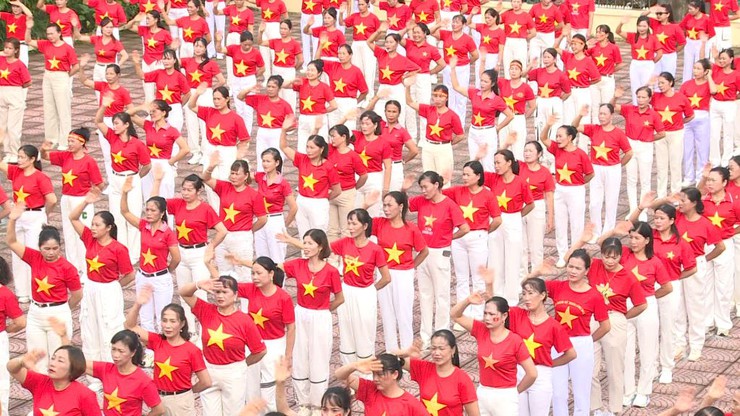 Phúc Lộc: Sôi động chương trình đồng diễn dân vũ kỷ niệm 80 năm Quốc khánh nước Cộng hoà xã hội chủ nghĩa Việt Nam (2/9/1945 - 2/9/2025)- Ảnh 7.