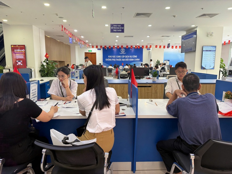 Hà Nội tiếp nhận 100% hồ sơ thủ tục hành chính trực tuyến từ ngày 3/9/2025- Ảnh 1.