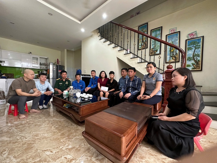 Lãnh đạo Mặt trận Tổ quốc Việt Nam xã Nội Bài tặng quà 08 hội viên tiêu biểu và có hoàn cảnh khó khăn- Ảnh 13.