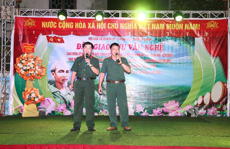Chi hội Cựu chiến binh thôn Liên Hợp tổ chức Đên giao lưu văn nghệ quần chúng chào mừng kỷ niệm 80 năm Cách mạng tháng Tám và Quốc khánh 2/9.- Ảnh 6.
