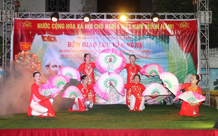 Chi hội Cựu chiến binh thôn Liên Hợp tổ chức Đên giao lưu văn nghệ quần chúng chào mừng kỷ niệm 80 năm Cách mạng tháng Tám và Quốc khánh 2/9.- Ảnh 8.